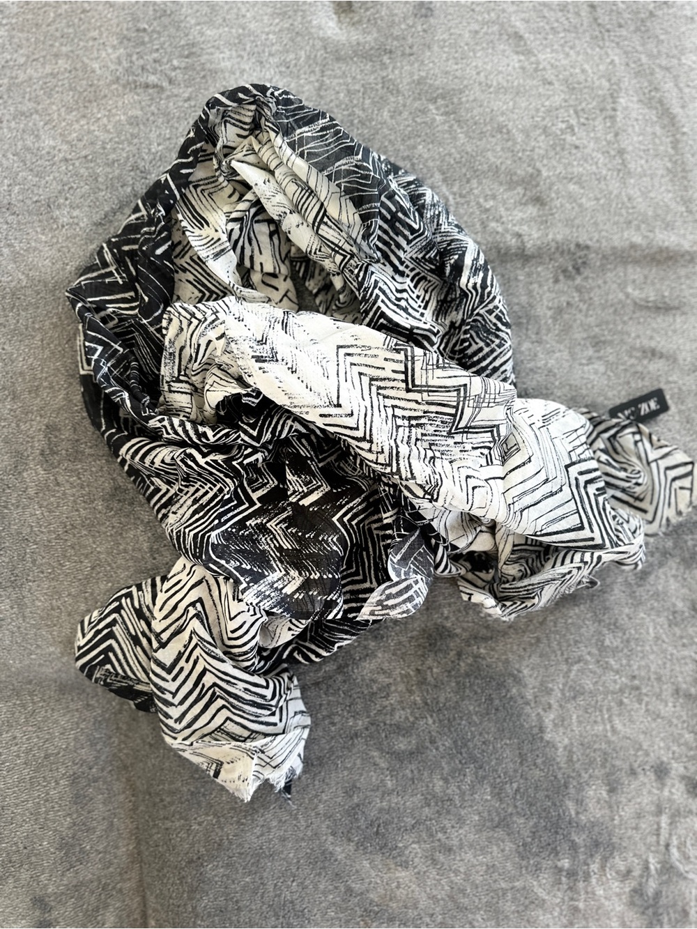 NIC+ZOE Black and White Graphic Pattern Scarf